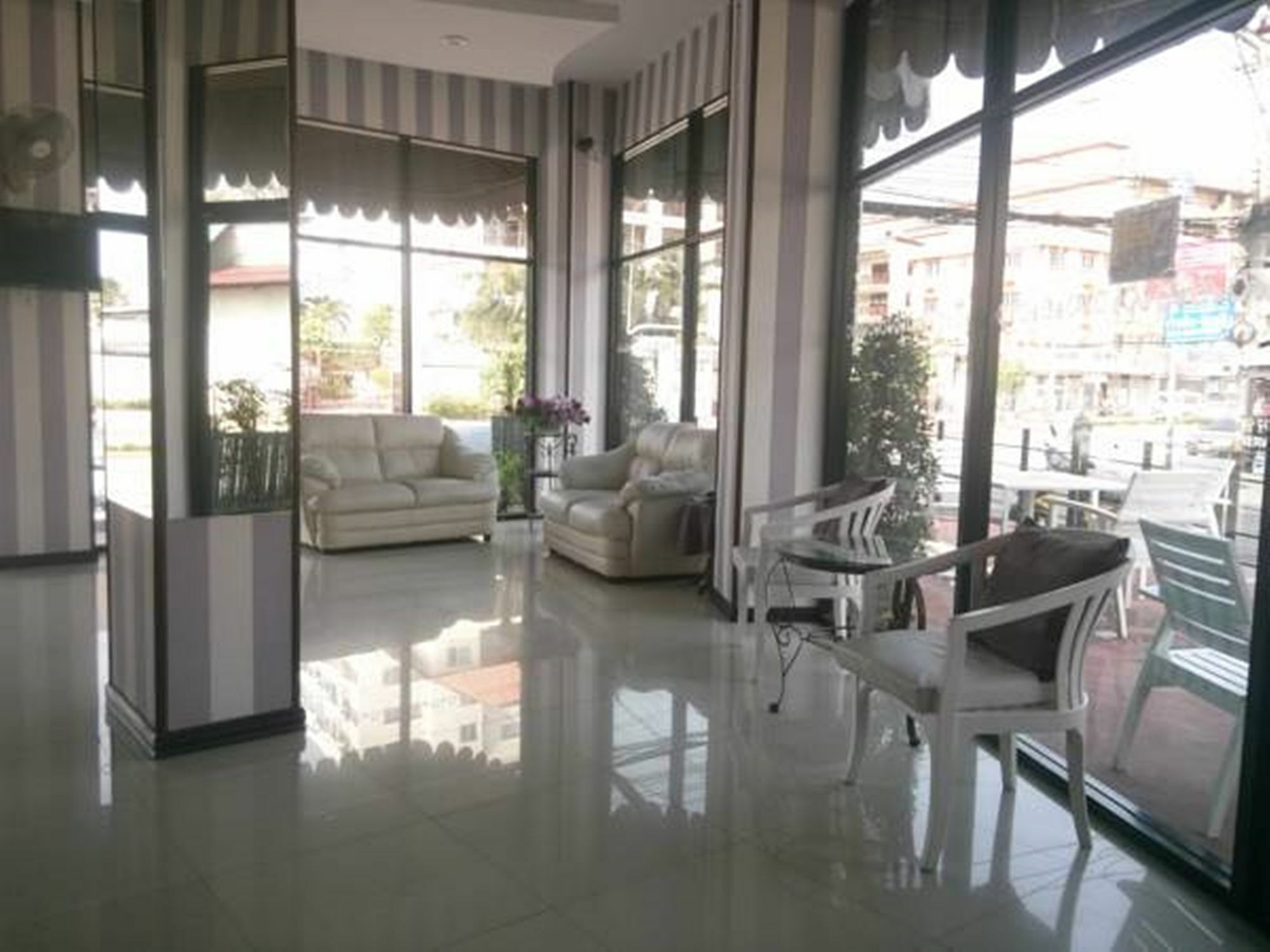 Grand Residence Jomtien Exterior photo
